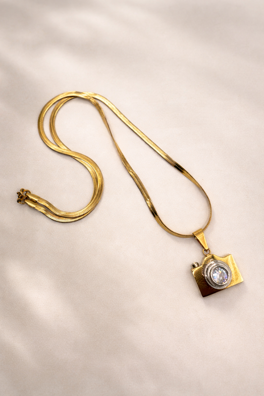 Cámara Necklace